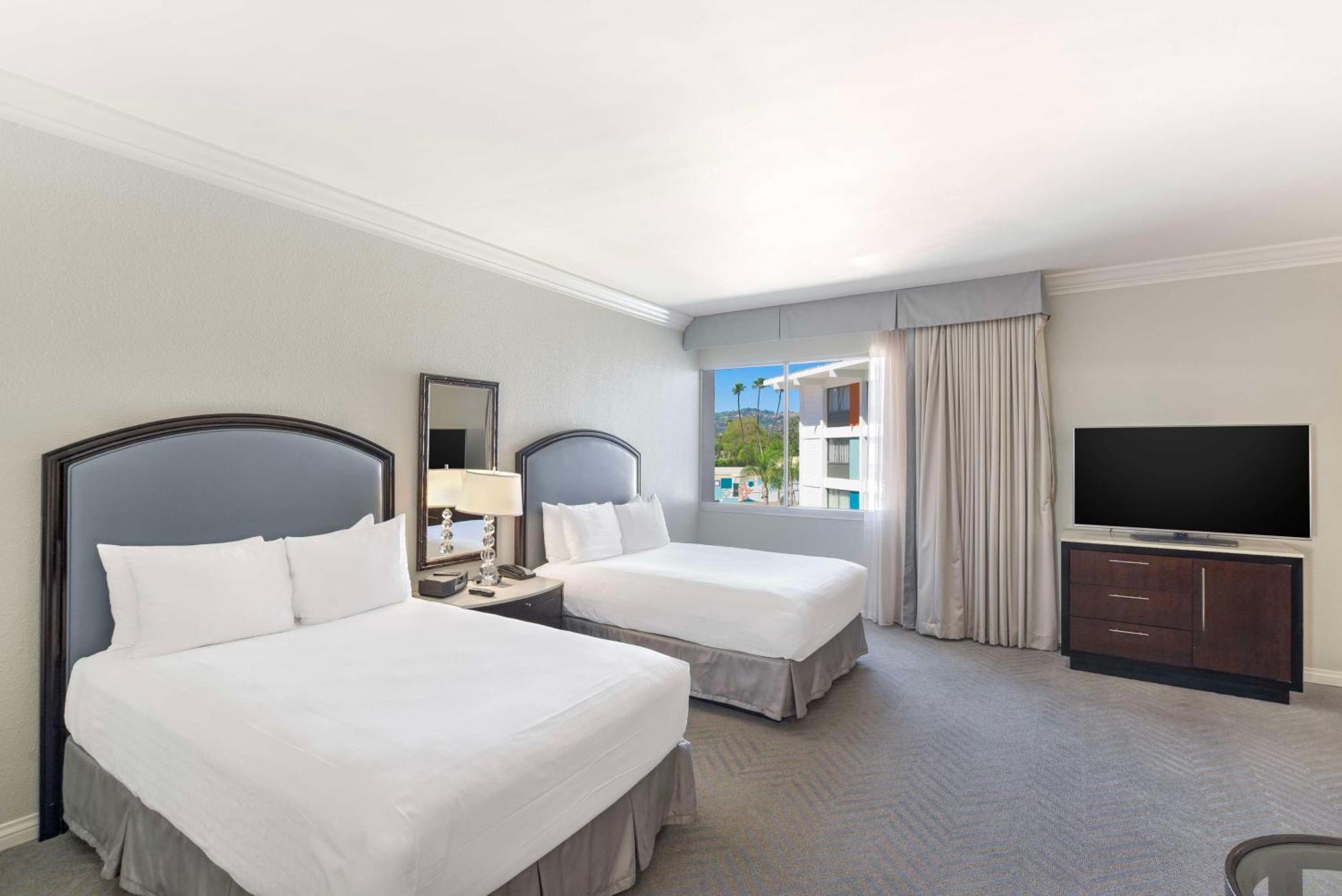 The Beverly Hilton Лос-Анджелес Экстерьер фото